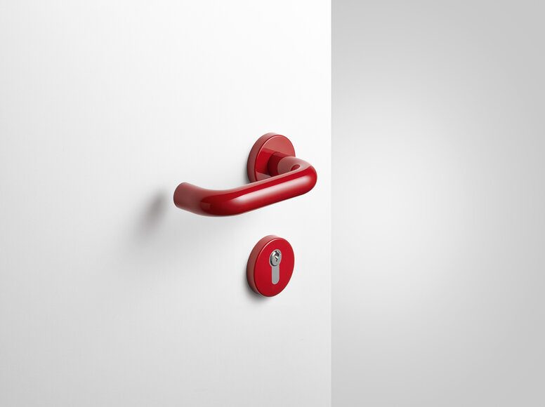 Béquille de porte avec rosace de clé en polyamide de couleur rouge rubis