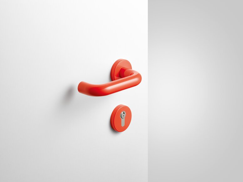 Lever handle with key rosette in the color coral made of polyamide