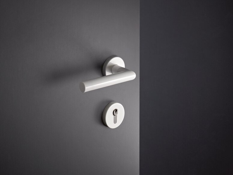 System 162 lever handle pure white