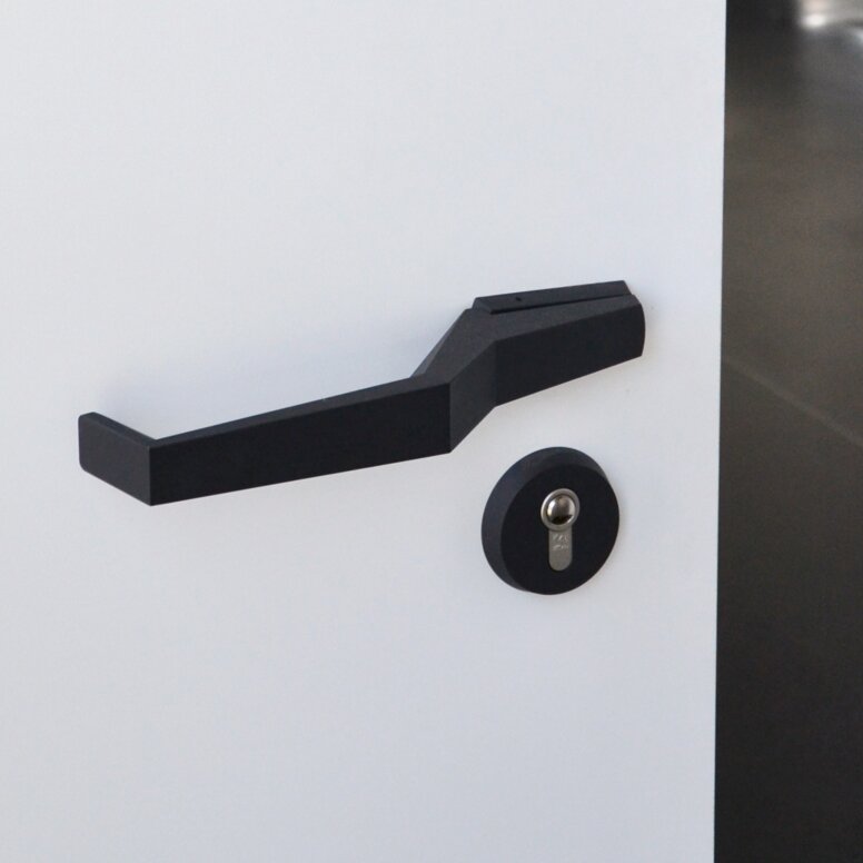 Series 120 lever handle in black