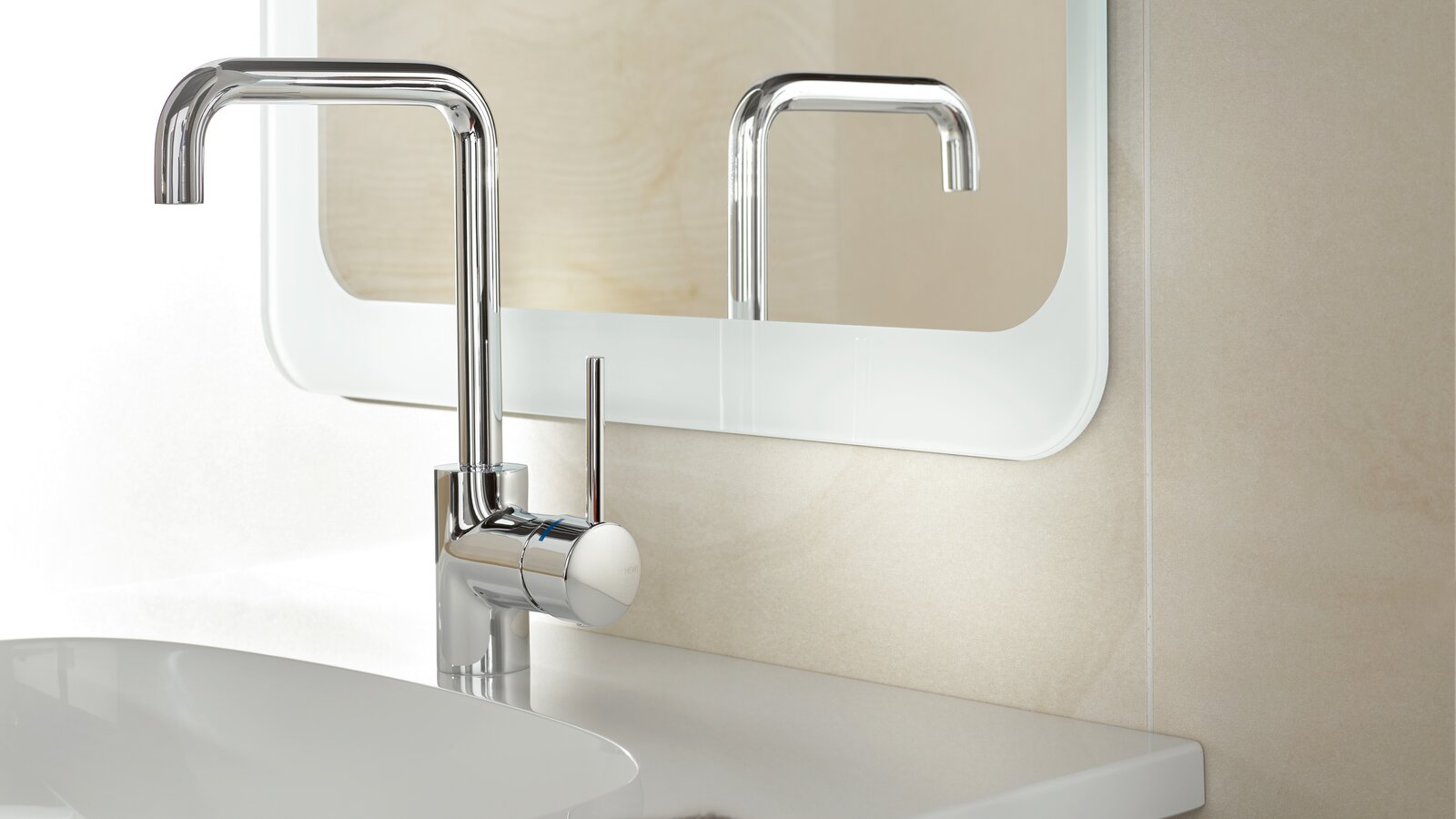 Sensoric single-lever basin mixer